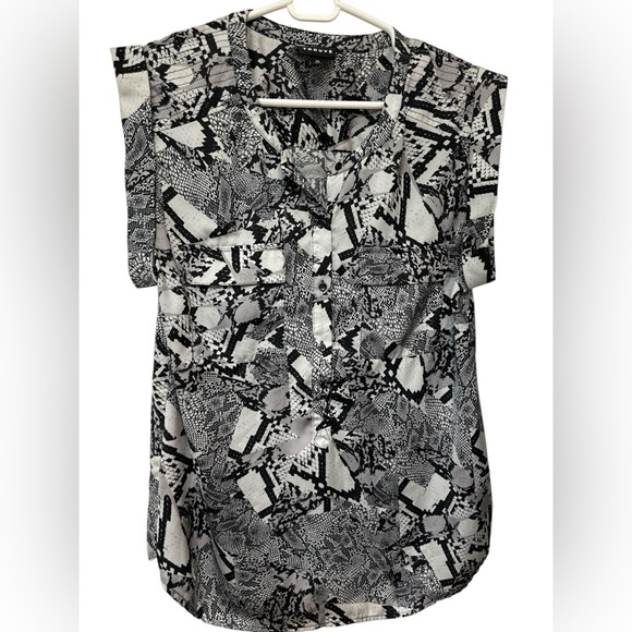 TROUVÉ  Nordstom Womens Short Sleeve Snake Print Blouse Size XSmall  NWOT - Picture 1 of 5
